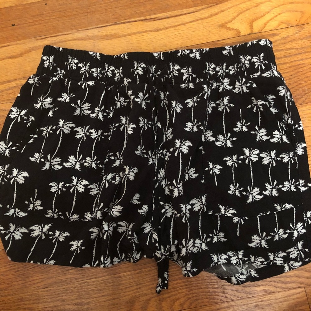PALM TREE SHORTS! super cute